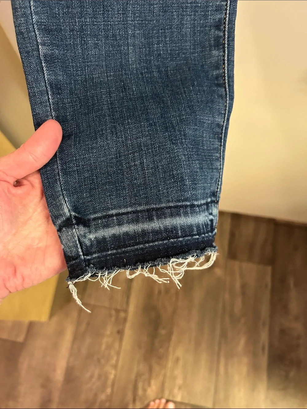 Levi's Women’s Dark Blue Skinny Jeans with Light Distressing